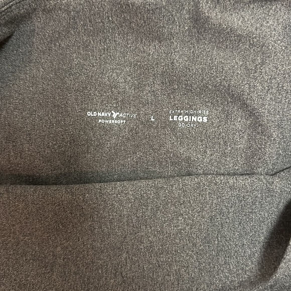 Brand new grey Old Navy active extra high-rise leggings - Picture 2 of 3